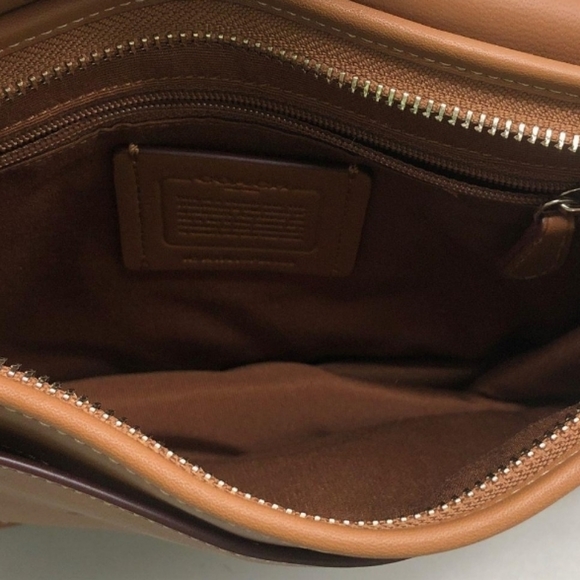 COACH PATRICIA SADDLE BAG 23 IN GLOVE CALF LEATHER WITH BUTTERFLY STUD - Picture 3 of 7